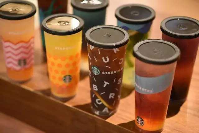 冰球革命，高效生產(chǎn)：大型杯裝冰球包裝設(shè)備助力飲料企業(yè)創(chuàng)新升級