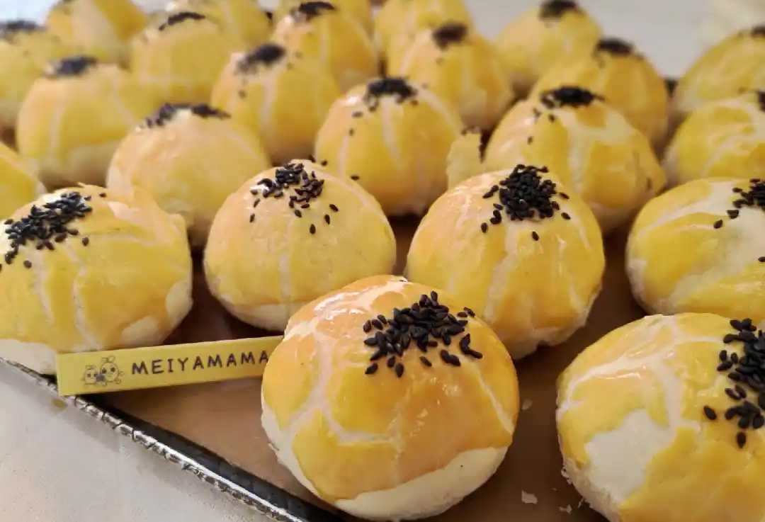 蛋黃酥月餅包裝機(jī)——傳統(tǒng)美味的現(xiàn)代封裝，守護(hù)經(jīng)典，傳遞心意