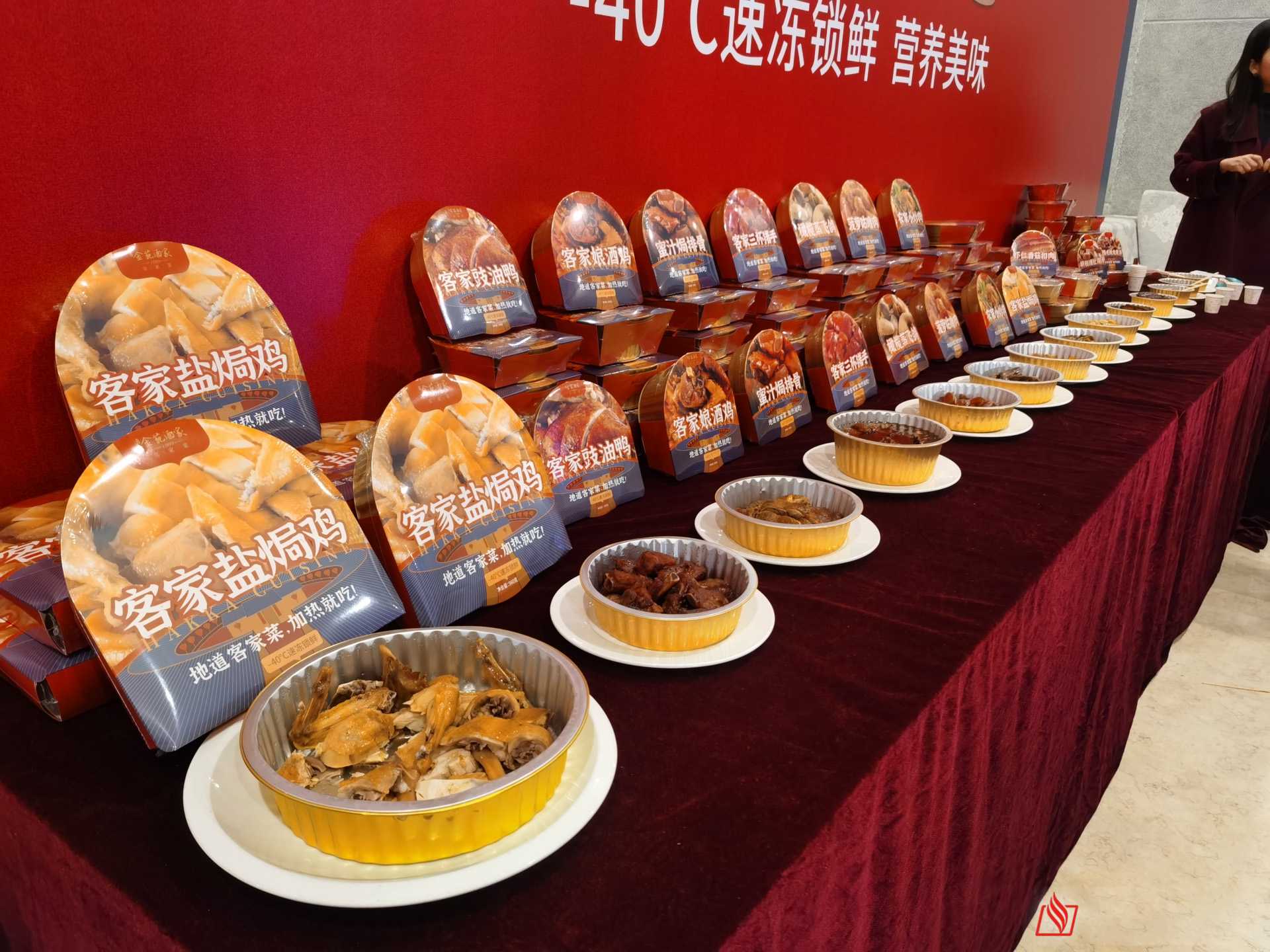 預(yù)制菜鎖鮮革命！一臺(tái) “會(huì)呼吸” 的包裝機(jī)如何讓料理包媲美現(xiàn)做？